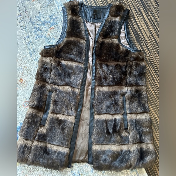 Chic faux fur vest - Picture 2 of 5